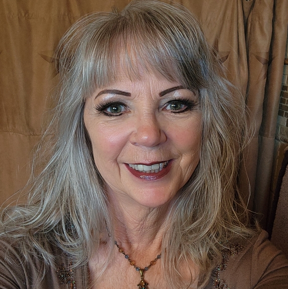 Meet your Posher, Misty - Picture 1 of 1